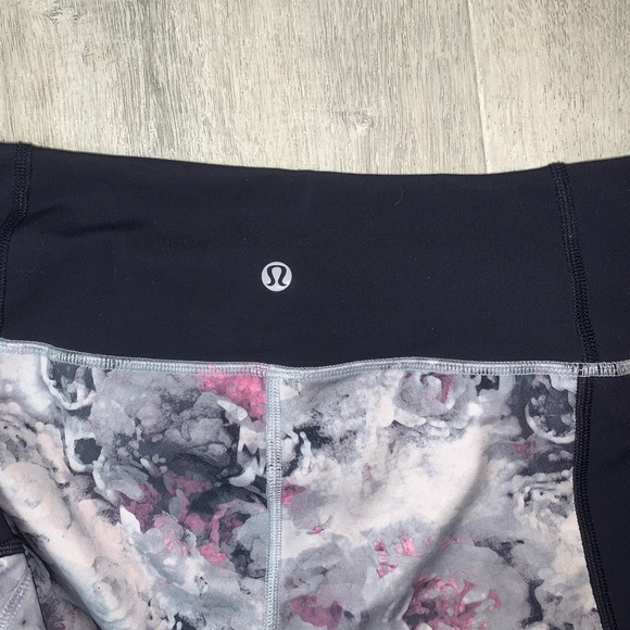 NWOT Lululemon Floral Leggings - Picture 4 of 4